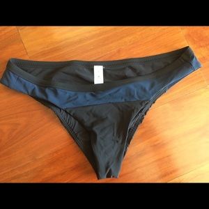 New Lululemon Navy Black Bikini Bottom XS 4